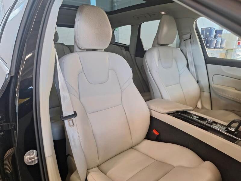 VOLVO XC60 (2017-->) XC60 T6 Recharge Plug-in H...
