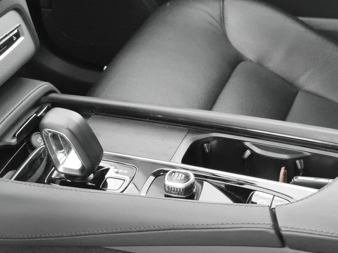 Volvo XC90 2.0 b5 Core awd 7 Posti