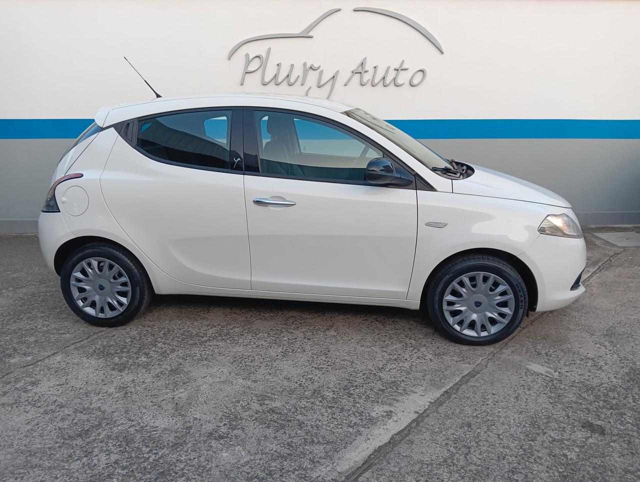 Lancia Ypsilon 1.2 69 CV 5 porte S&S Silver