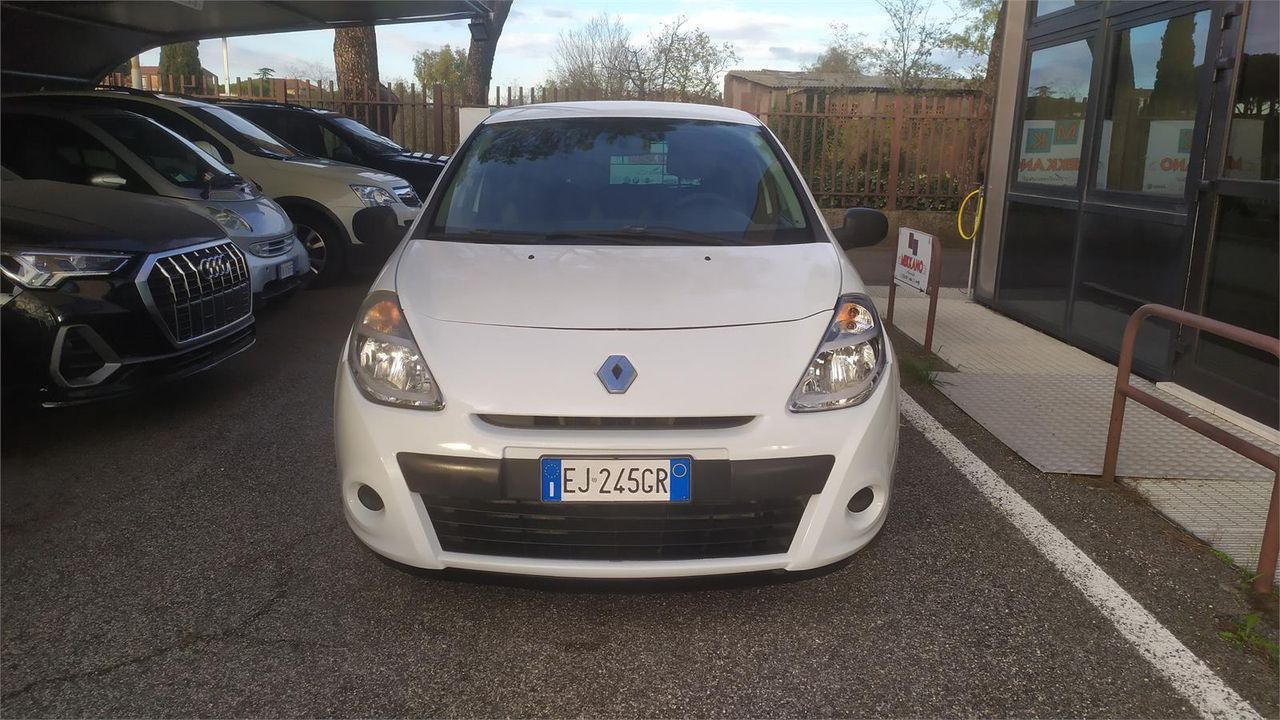 RENAULT Clio 1.5 dCi 65CV 3p. Pack Authentique Van