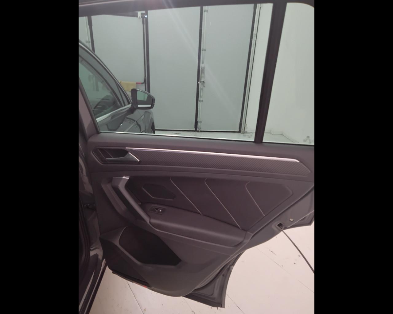 VOLKSWAGEN Tiguan II 2021 - Tiguan 2.0 tdi R-Line 150cv dsg