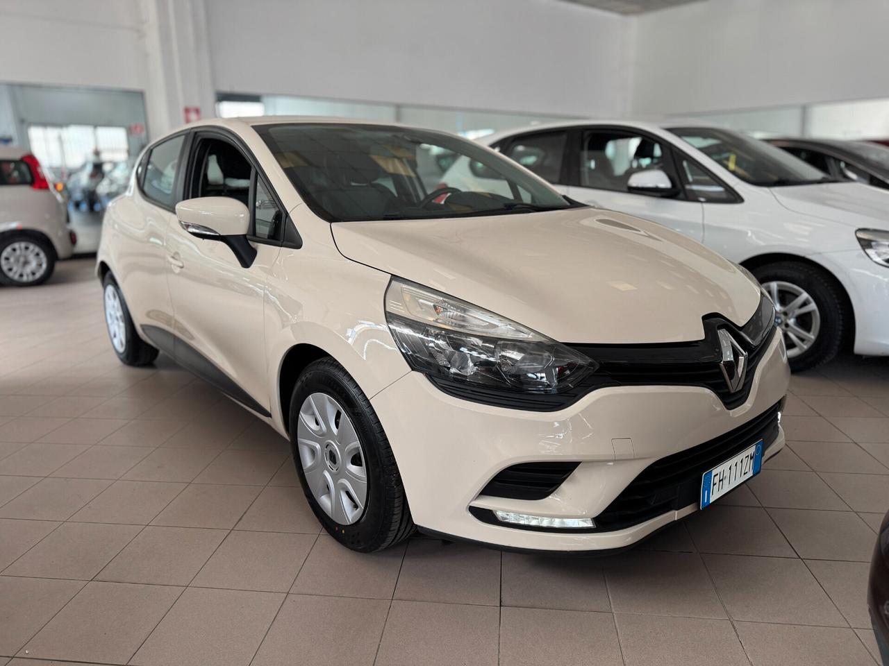 Renault Clio 1.2 75CV benzina 5 porte Life - OK NEOPATENTATI/E!
