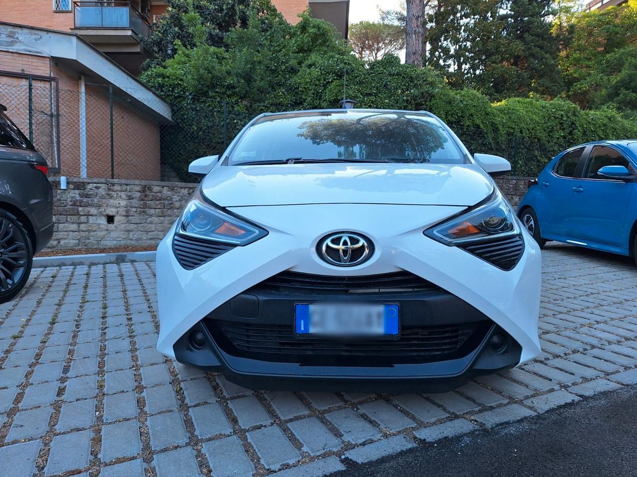 Toyota Aygo Connect 1.0 VVT-i 72 CV 5 porte x-fun