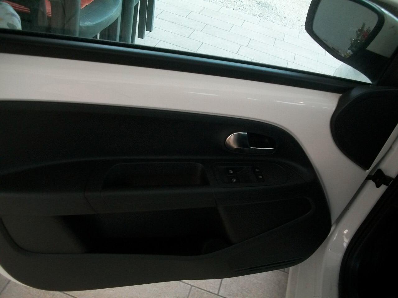 Volkswagen up! 1.0 5p. move ASG CC999 KW 44 HP 60 EURO 05 BENZINA GARANZIA UN ANNO N 08 GOMME E CERCHI E COPRI CERCHI ESTIVE E QUATRO QUATRO STAGIONI 95/100 SI NEOPATENTATI