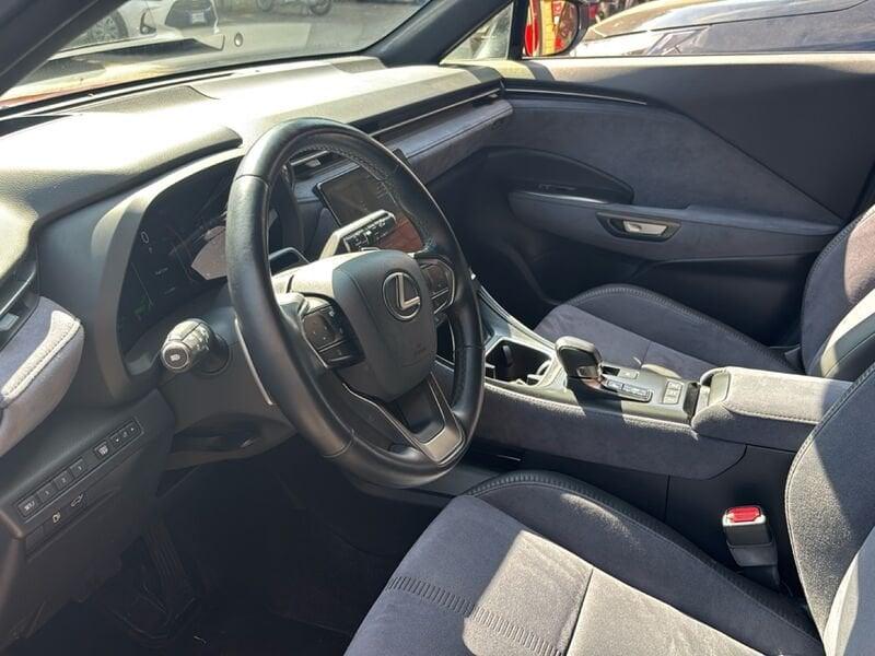 Lexus LBX Cool 2WD