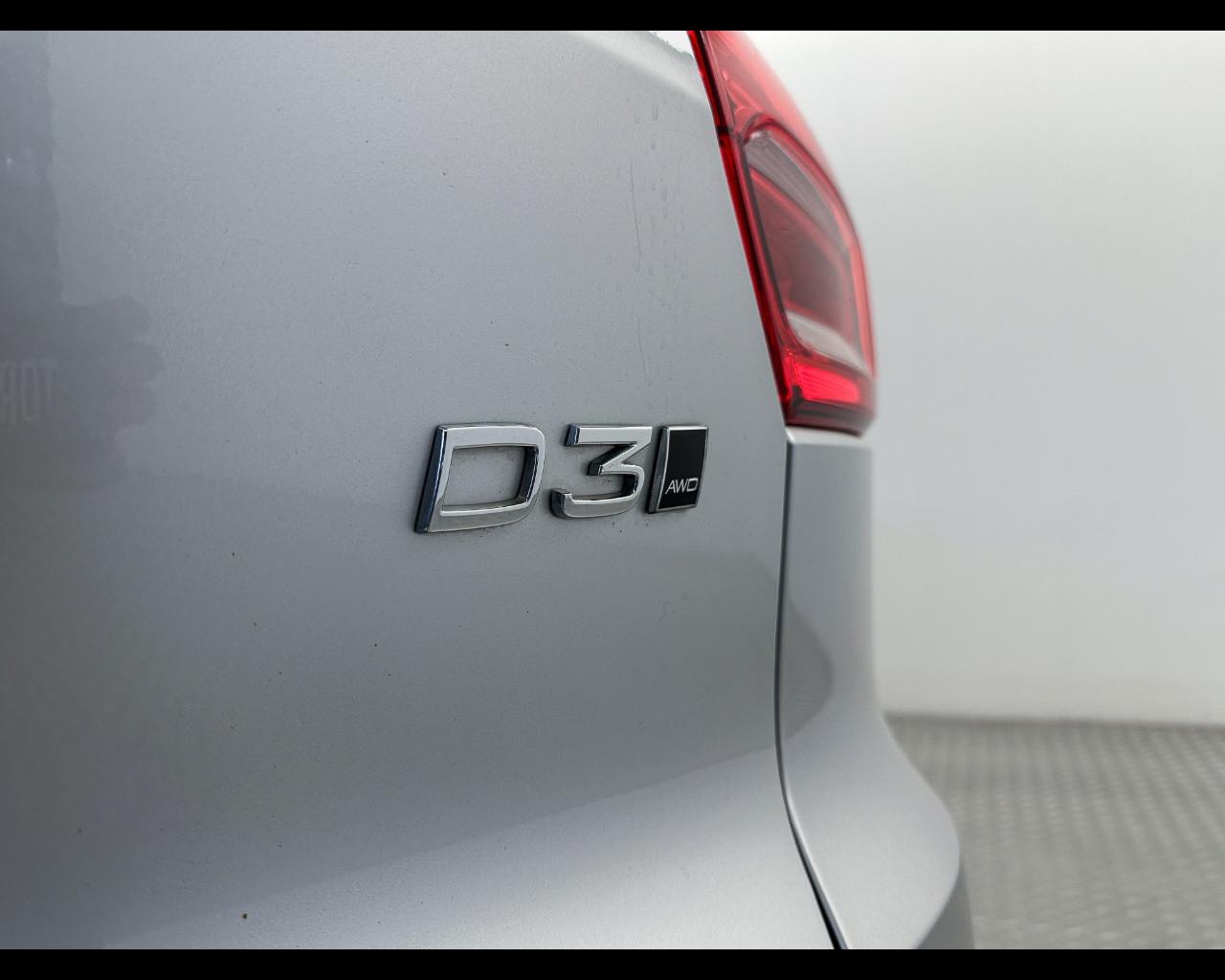 VOLVO XC40 (2017-->) - XC40 D3 AWD Geartronic Momentum