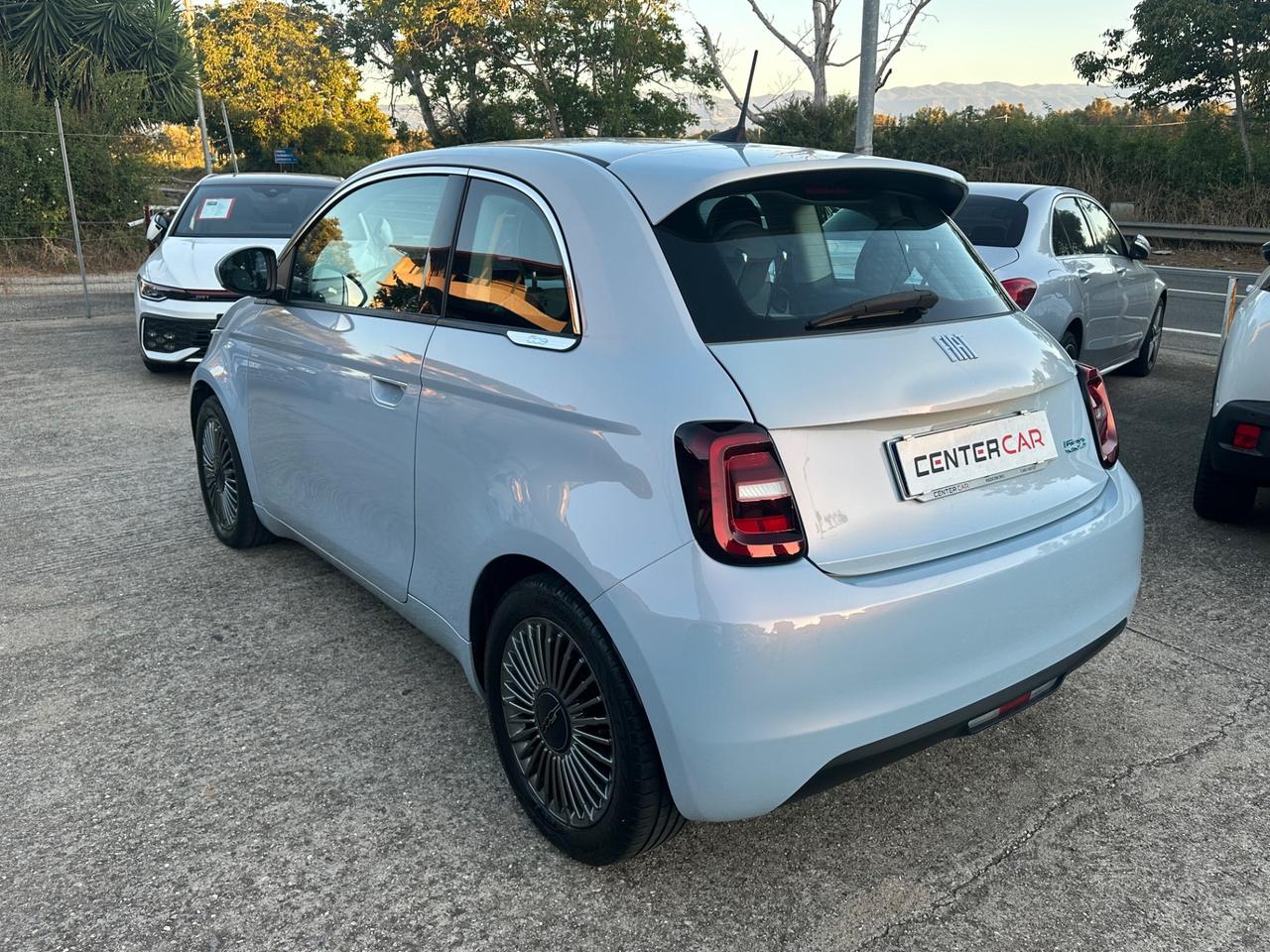 Fiat 500 500e Berlina 42 kWh La Prima