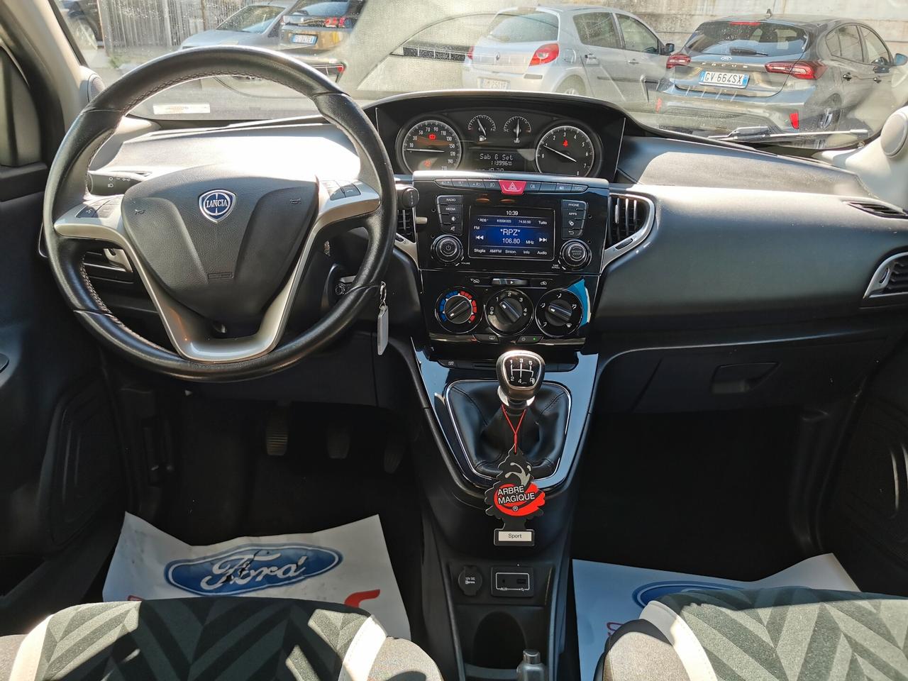 Lancia Ypsilon 1.2 70cv 5 p. Gold