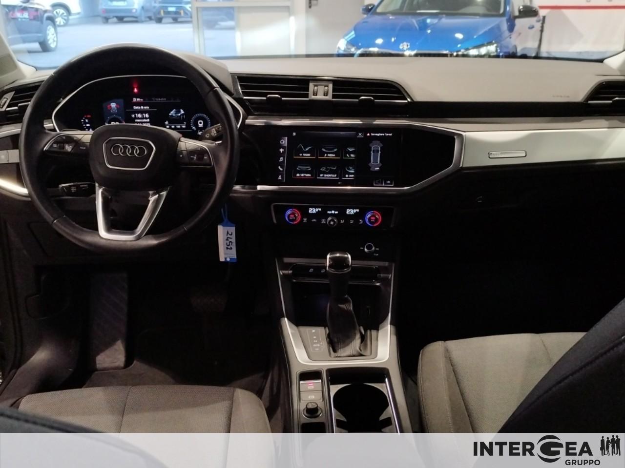 AUDI Q3 35 2.0 tdi Business s-tronic