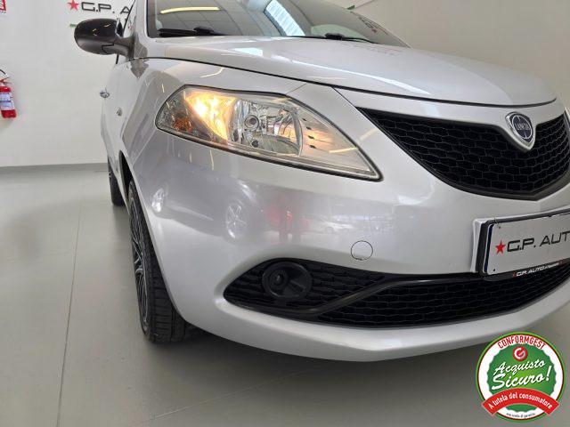 LANCIA Ypsilon 1.2 69 CV 5 porte Gold