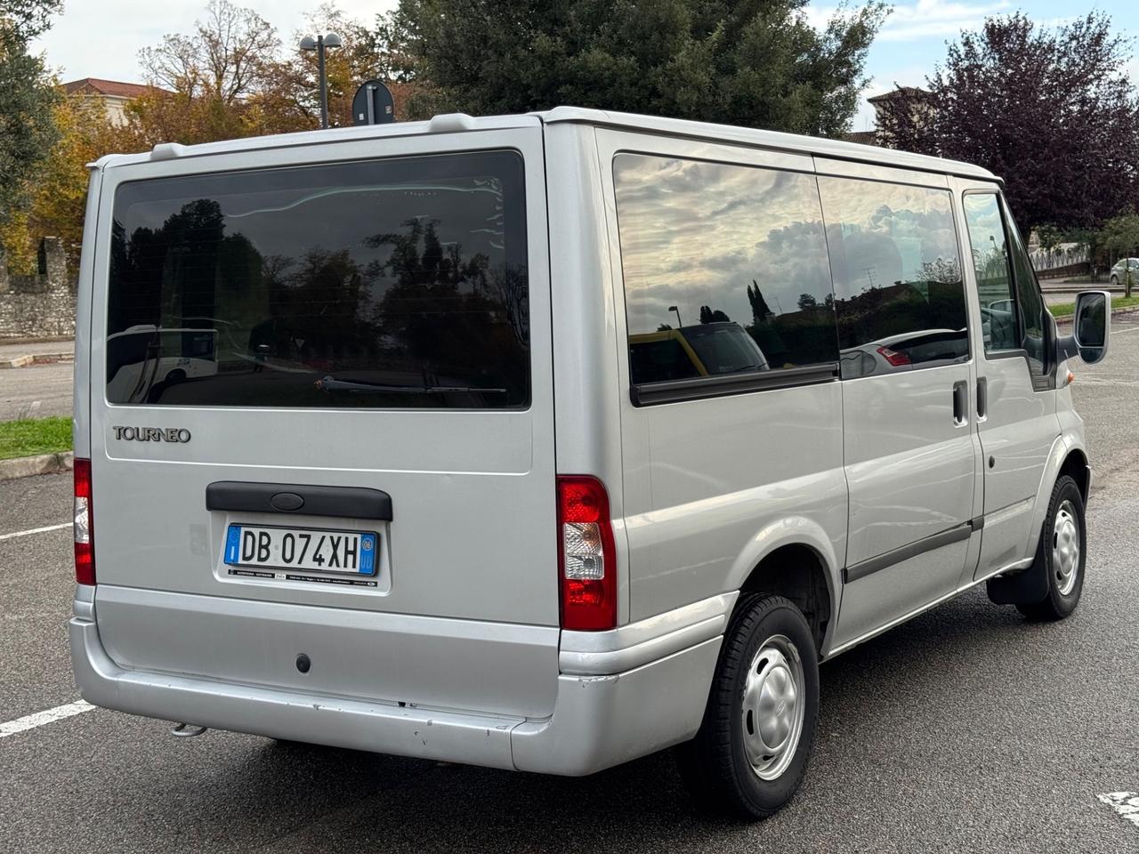 Ford Tourneo 2.0 9 posti