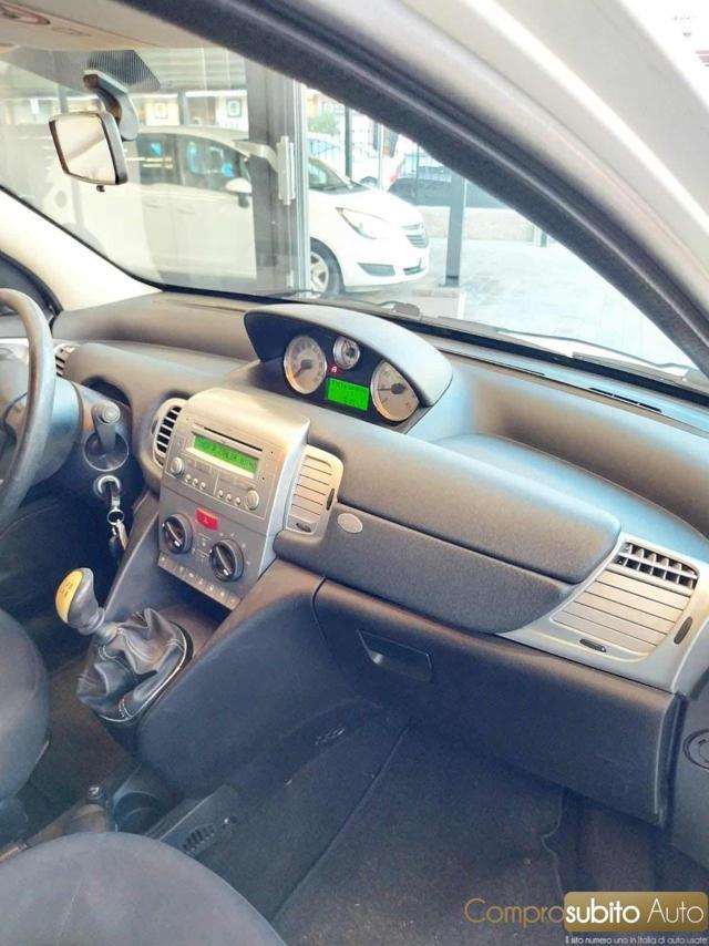 LANCIA Ypsilon 1.2 69 CV Unyca