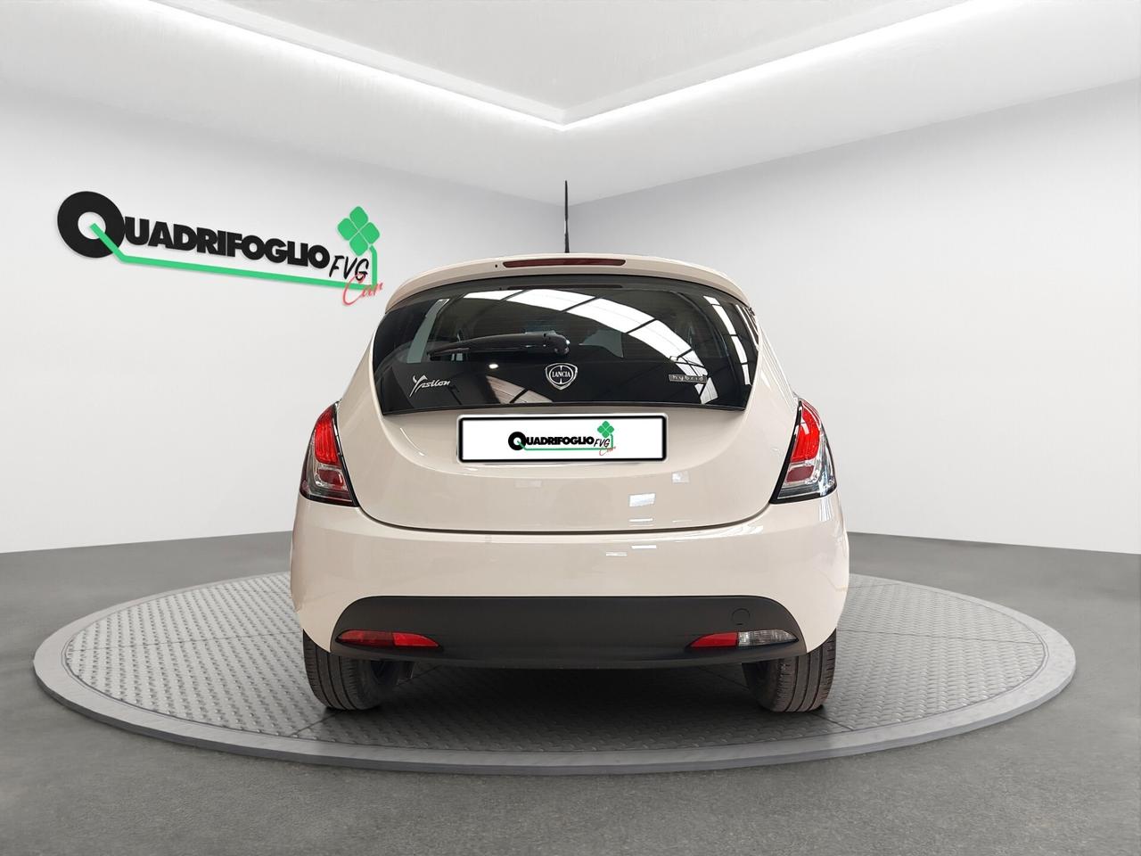 Lancia Ypsilon 1.0 FireFly 5 porte S&S Hybrid Silver
