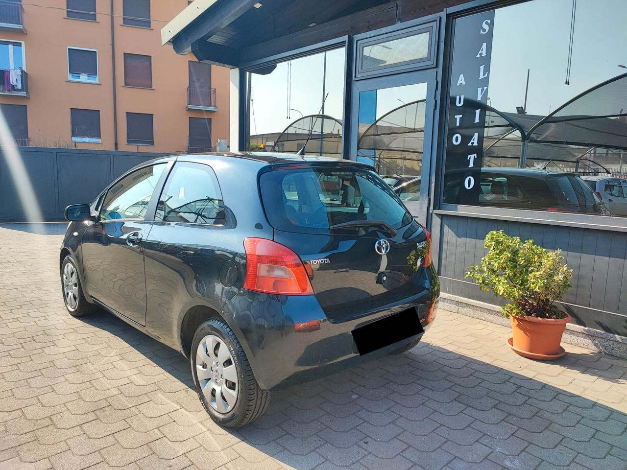 Toyota Yaris 1.0 uni-pro