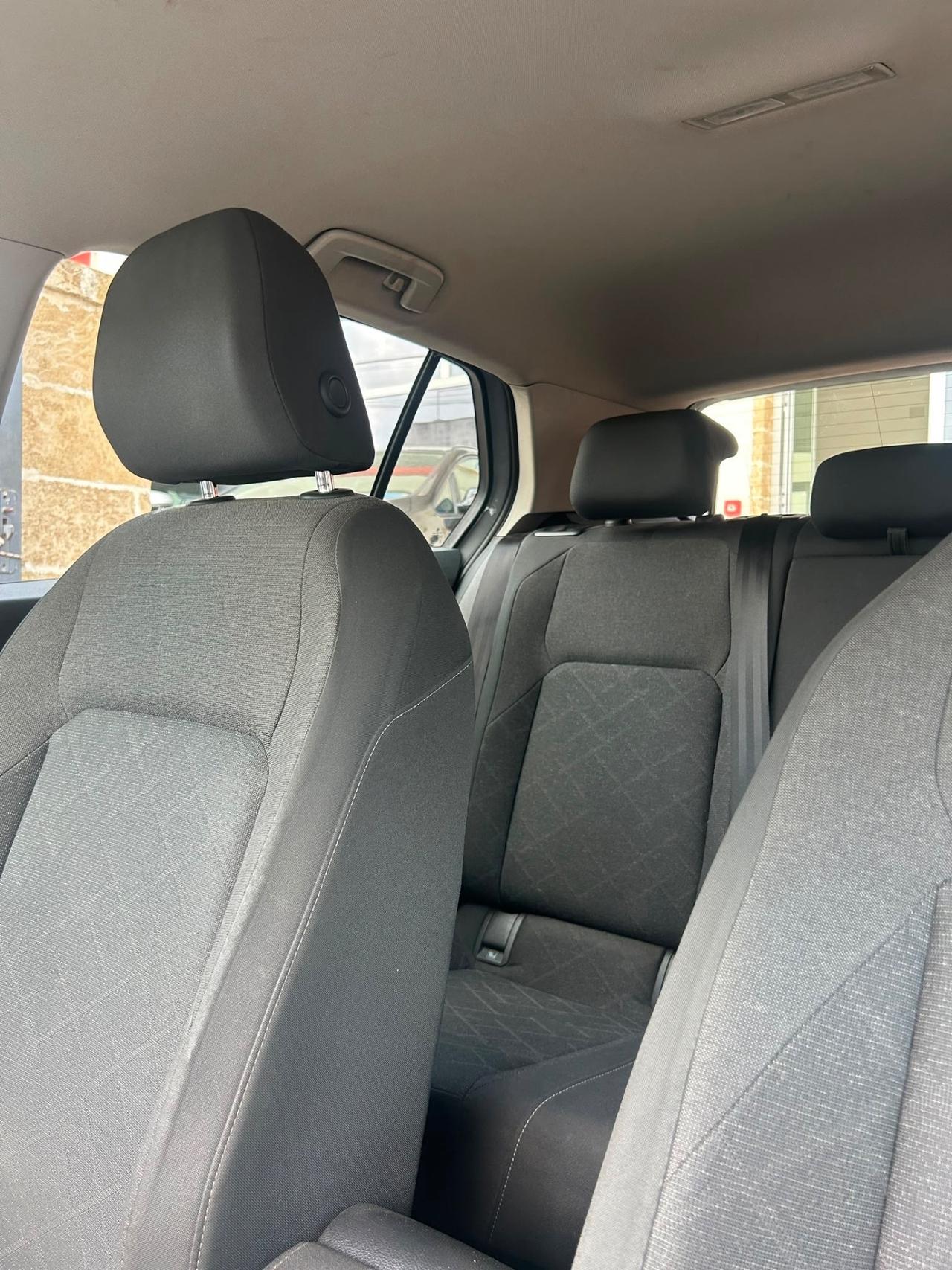 Volkswagen Golf VIII 2.0 TDI 150 CV DSG -2020 18"/LED