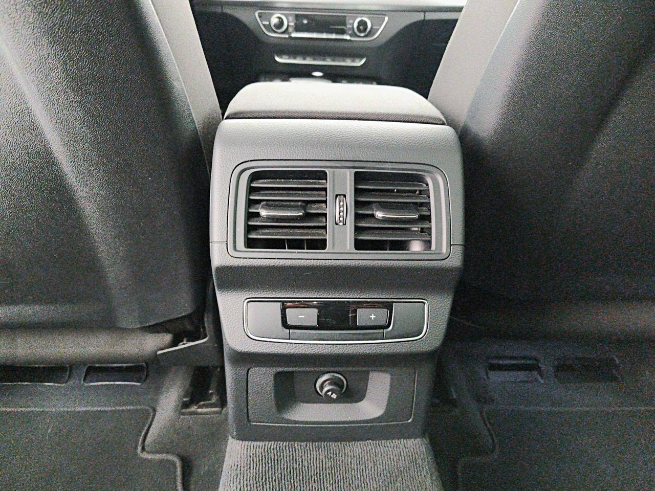 Audi Q5 40 2.0 tdi mhev 12V Business quattro