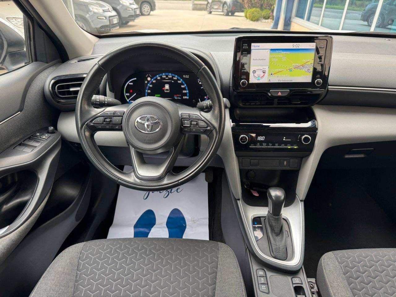 Toyota Yaris Cross 1.5h Business awd-i 116cv e-cvt NAVI
