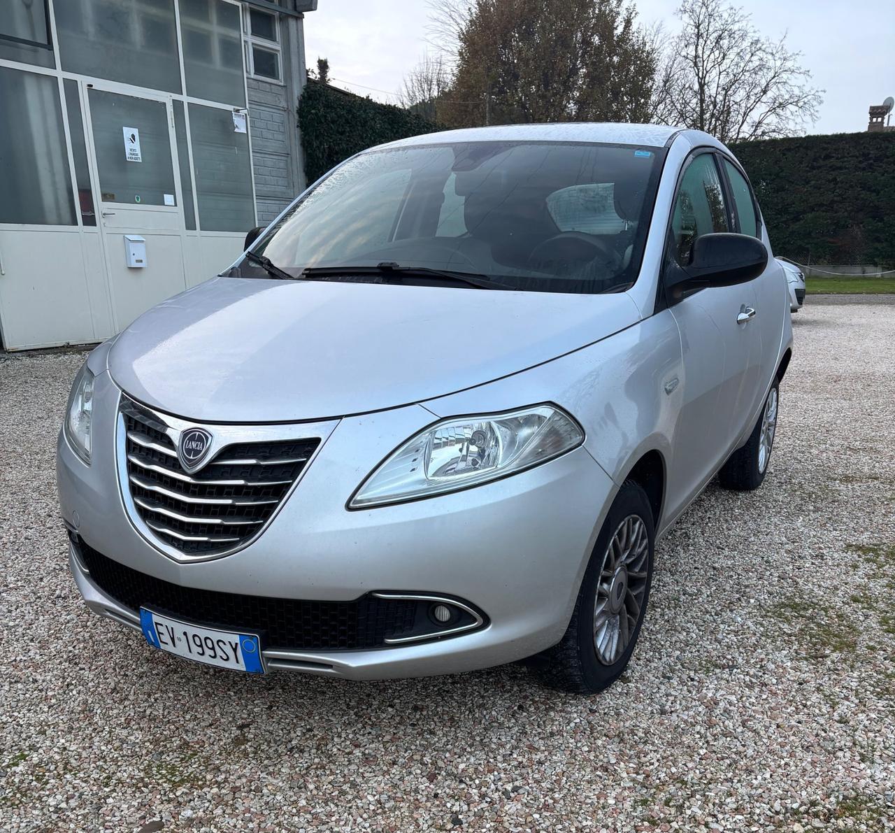 Lancia Ypsilon 0.9 TwinAir 85 CV 5 porte Metano Ecochic Gold