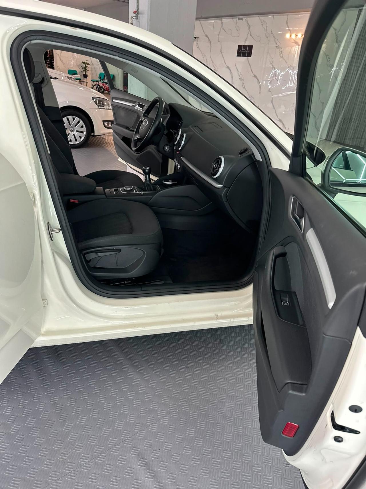 Audi A3 Sedan 1.6 TDI clean diesel Ambition