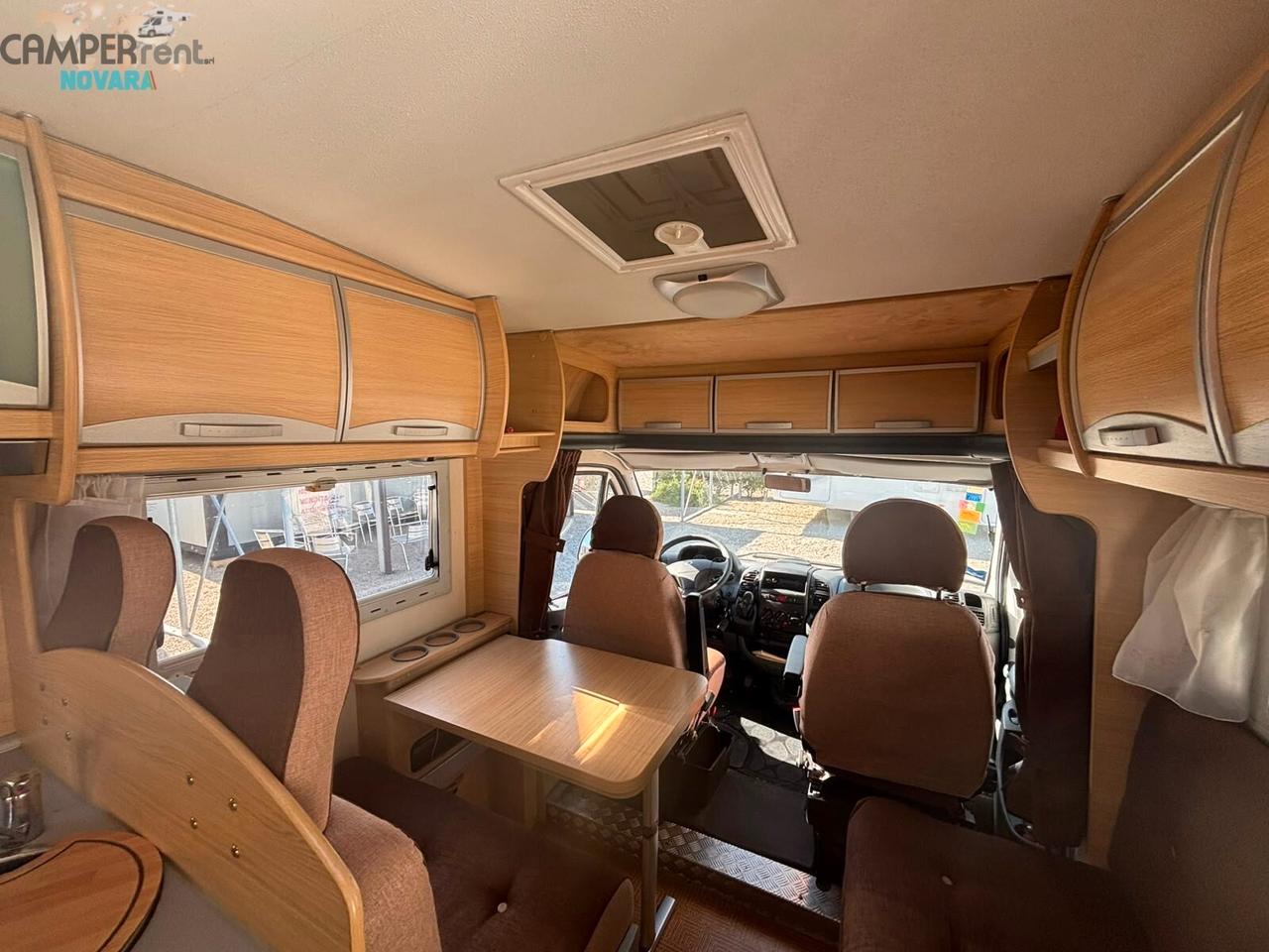 ROLLER TEAM GRANDUCA 255 P - SEMINTEGRALE CON LETTO ALLA FRANCESE ED AMPIO GARAGE (foro 92 x 61)