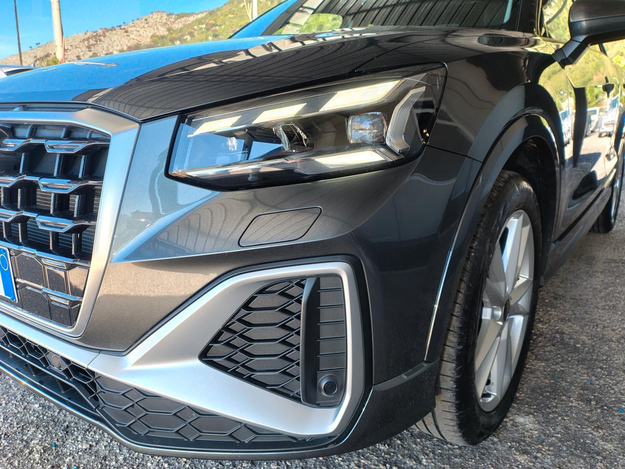 Audi Q2 35 TDI S tronic Identity Black