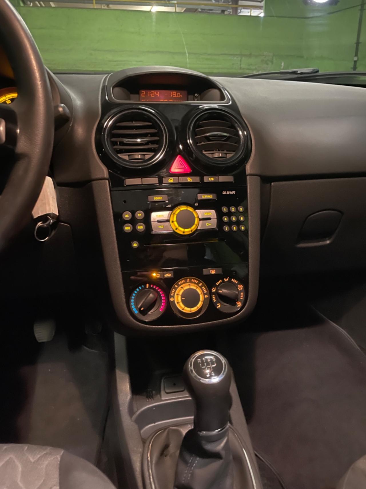 Opel Corsa 1.2 Tetto Apribile !!!