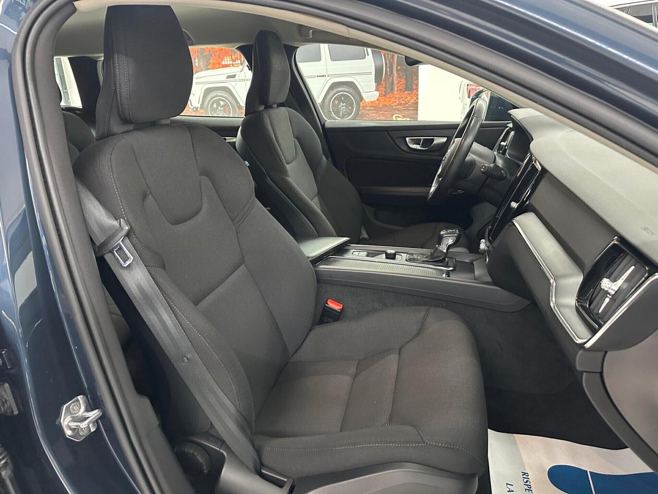 Volvo V60 2.0 d3 Momentum Business auto my21
