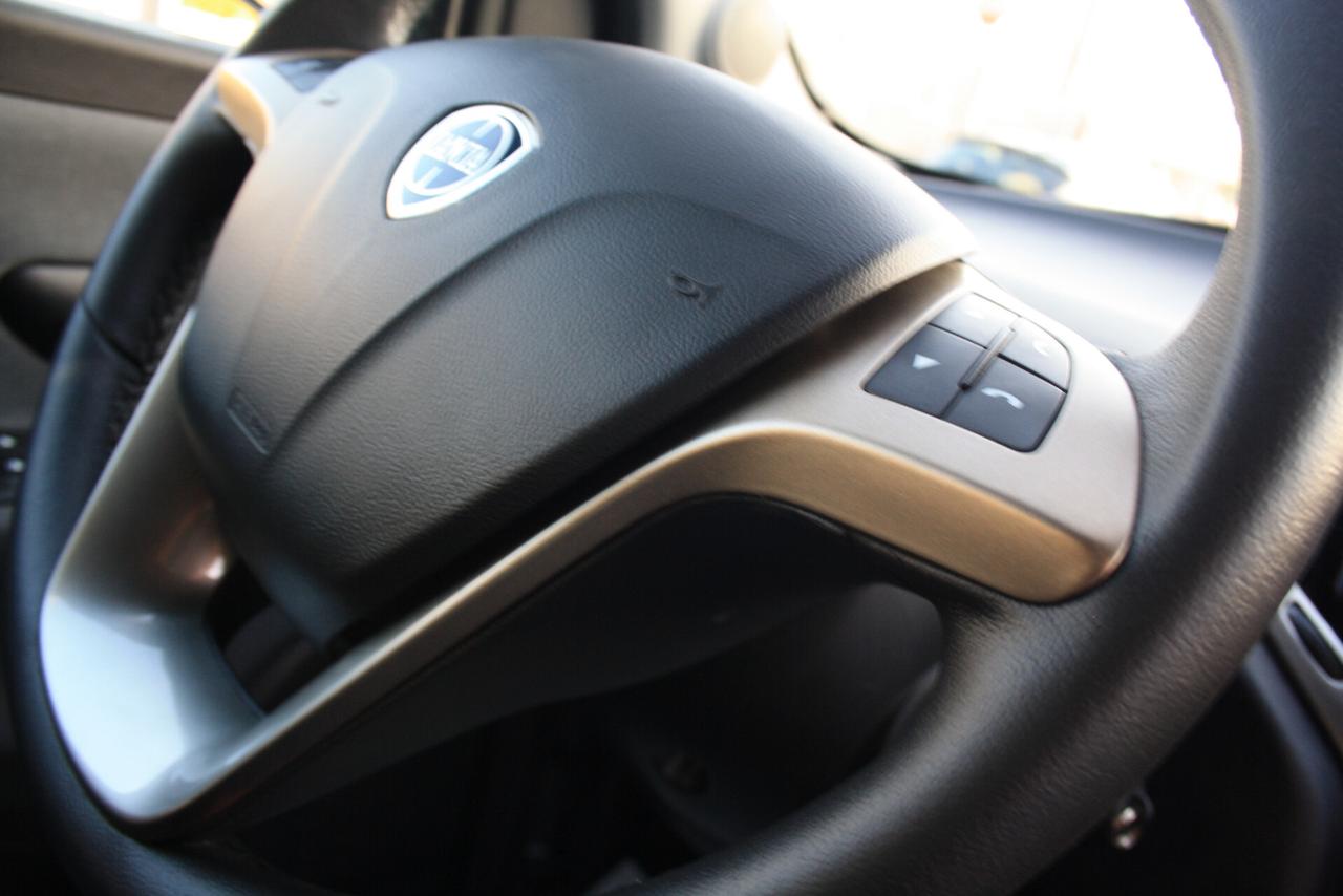 LANCIA YPSILON 1.0 HYBRID 70CV GOLD BLACK