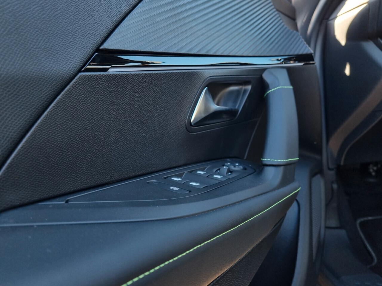 Peugeot 2008 PureTech 130 S&S EAT8 GT