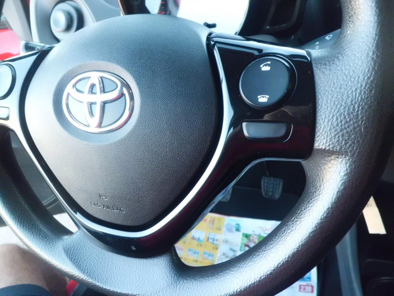 Toyota Aygo Connect 1.0 VVT-i 72 CV 5 porte x-clusiv red style MMT
