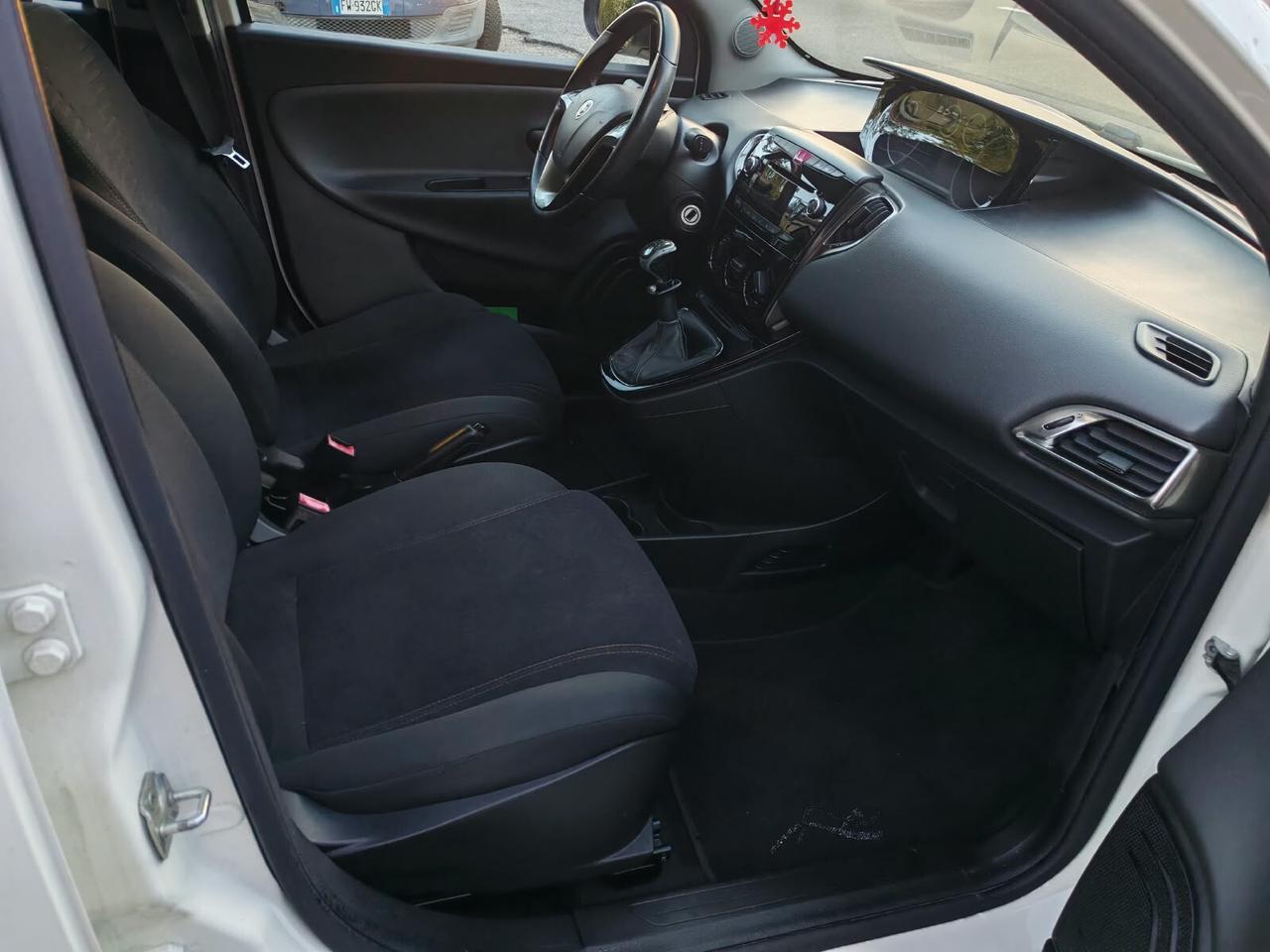 Lancia Ypsilon 1.2 69 CV 5 porte GPL Ecochic Silver