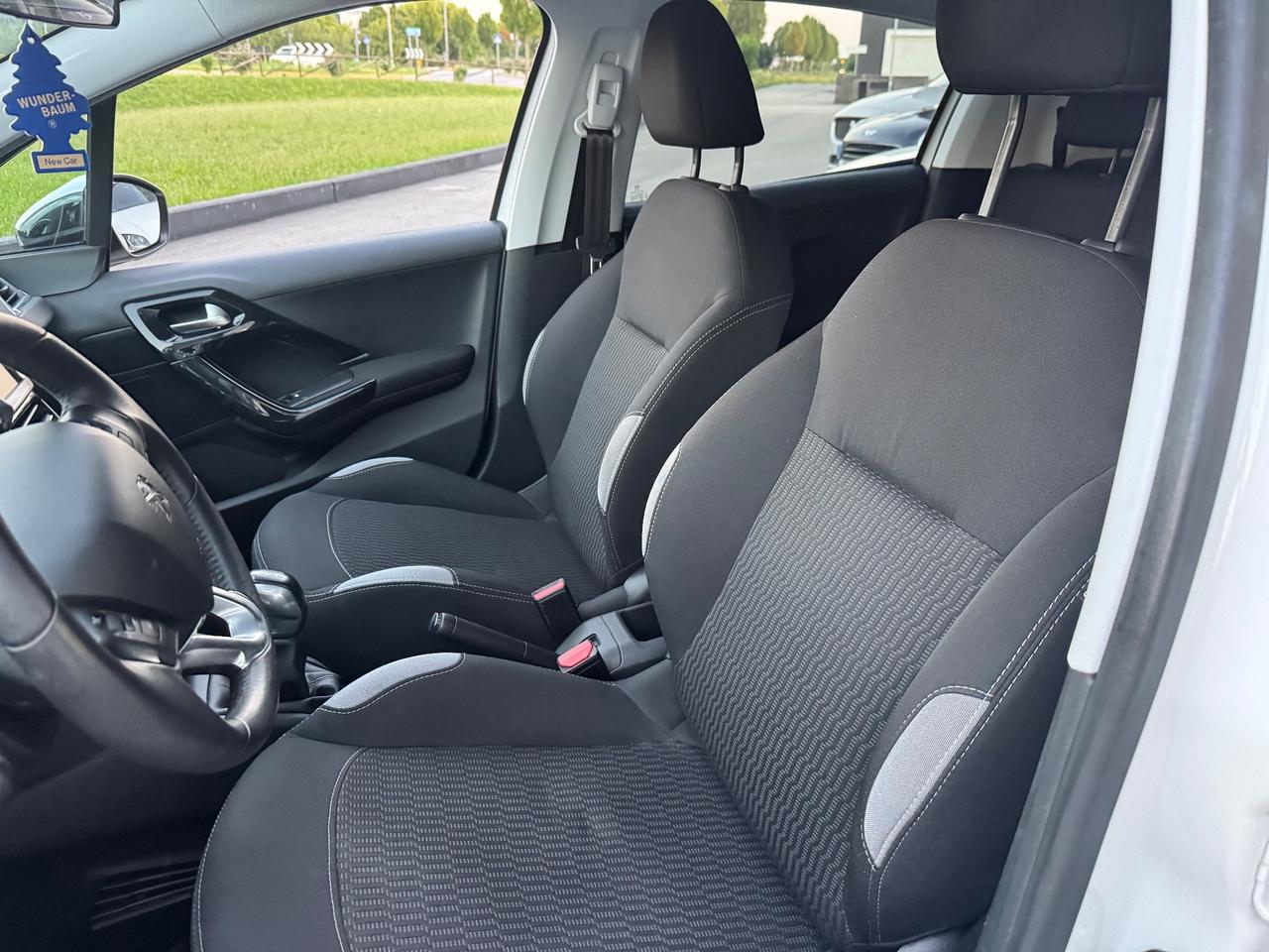 Peugeot 208 1.2 VTi 82 CV 5 porte Neopatentati