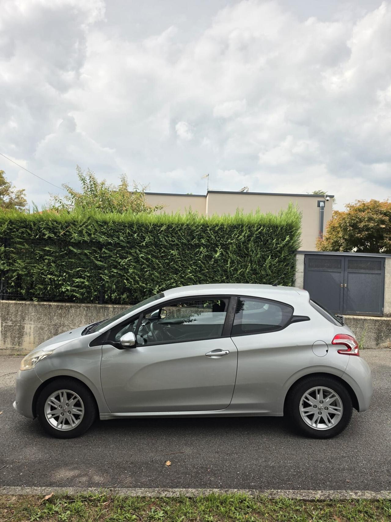 Peugeot 208 neopatentati