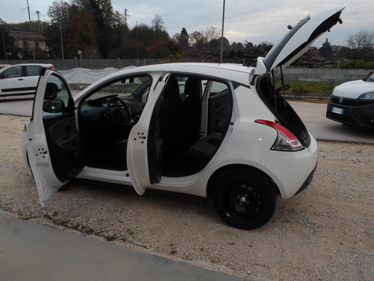 Lancia Ypsilon 1.0 FireFly 5 porte S&S Hybrid Ecochic Gold