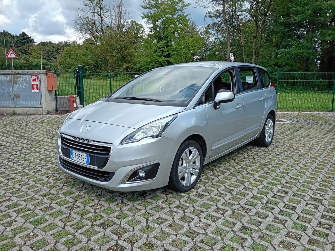 Peugeot 5008 1.6 HDi 115CV 7Posti*Sensori*Cerchi