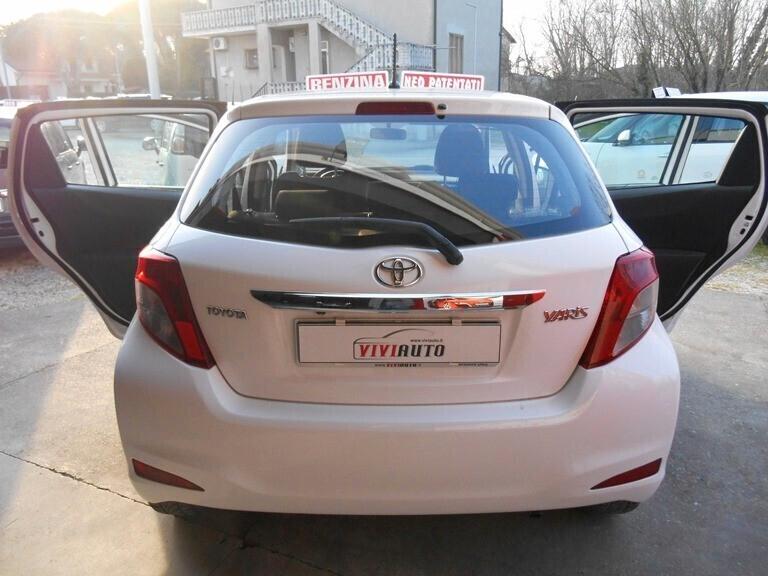 Toyota Yaris 1.0 5 porte X NEOPATENTATI