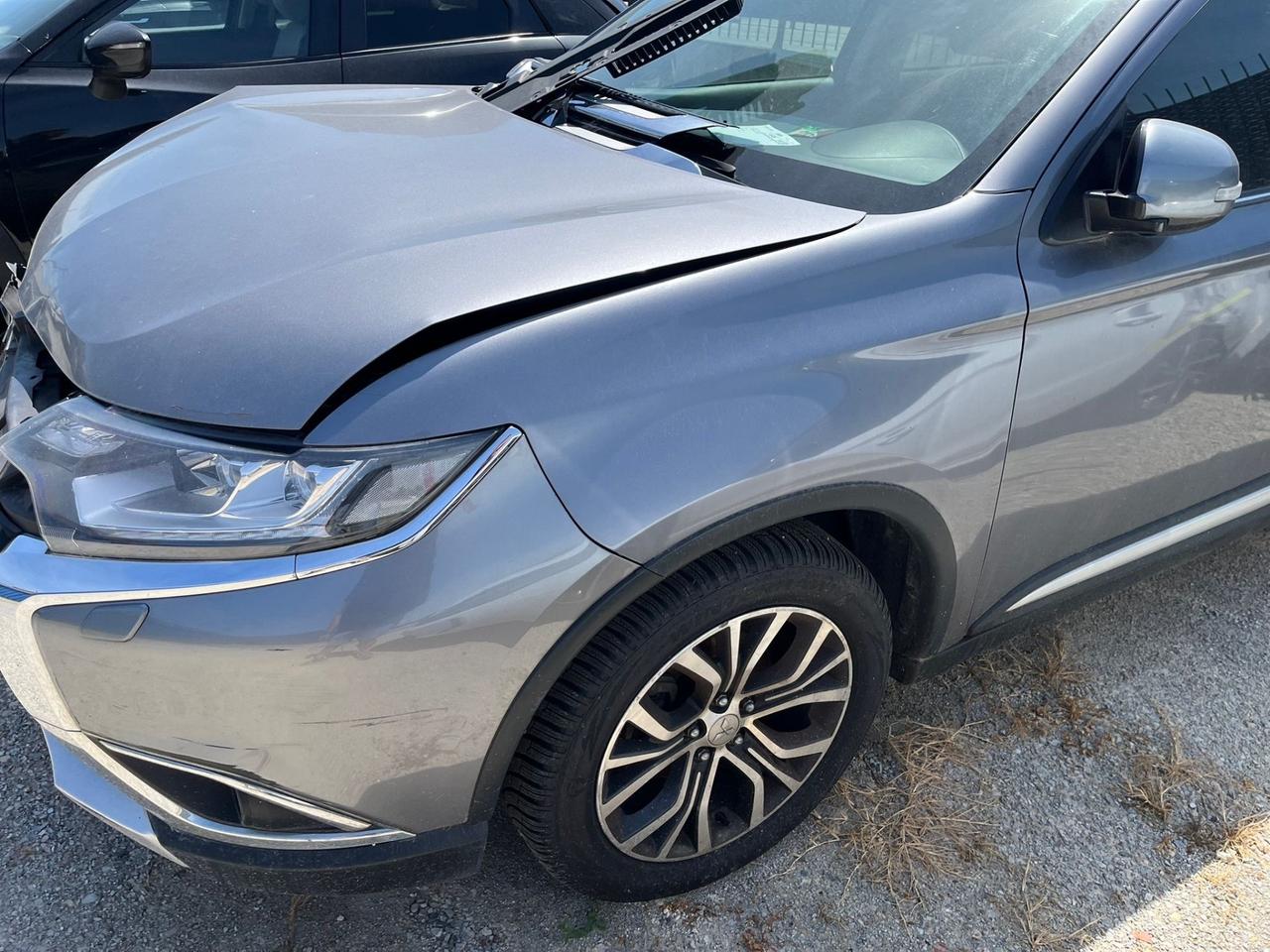 Mitsubishi Outlander 2.2 DI-D 4WD Instyle Plus SDA 7 posti