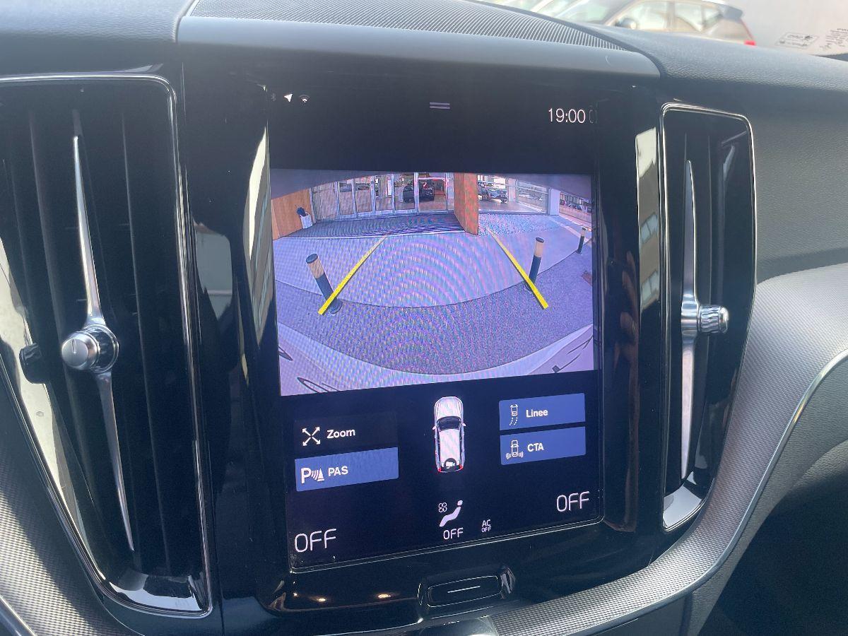 VOLVO - XC60 - B4 AWD Geartronic R-design