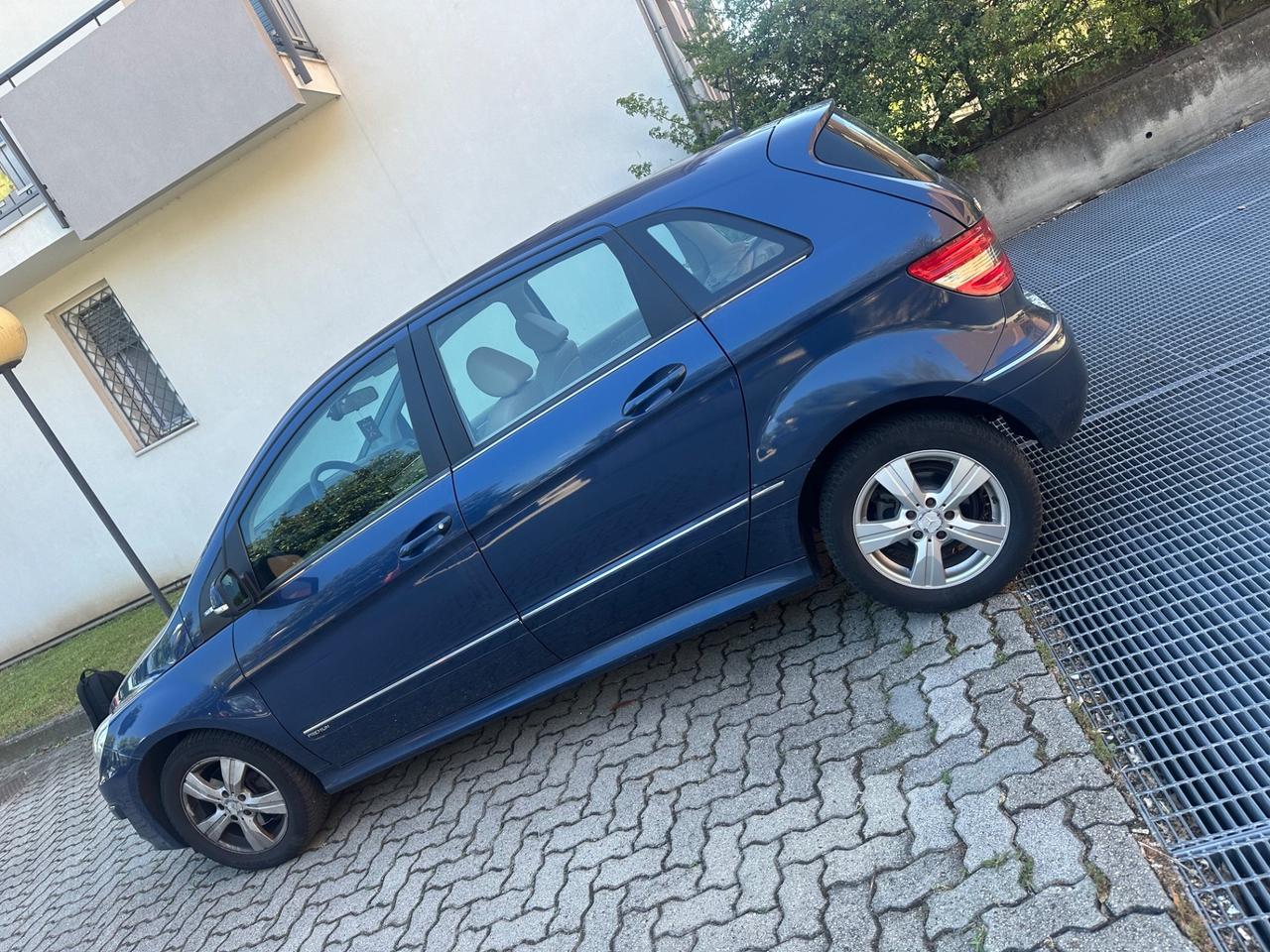Mercedes-benz B 180 NGT BlueEFFICIENCY Premium