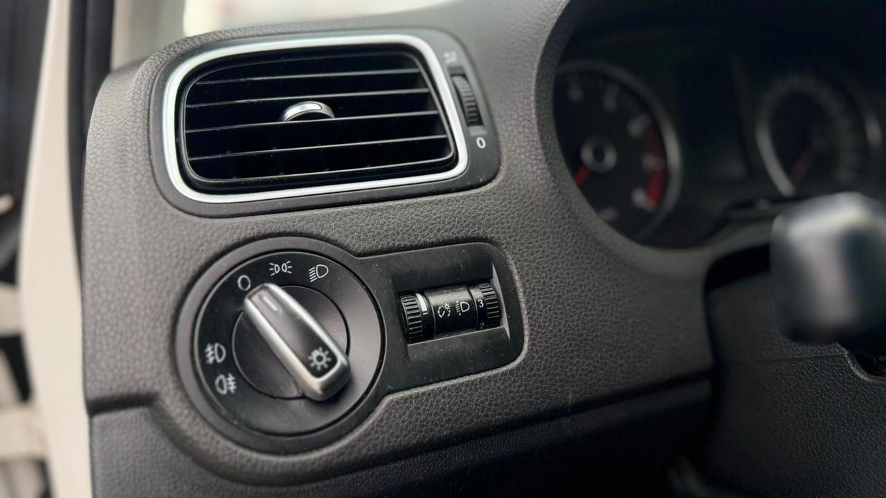 Volkswagen Polo 1.2 BENZINA 2011 NEOP.