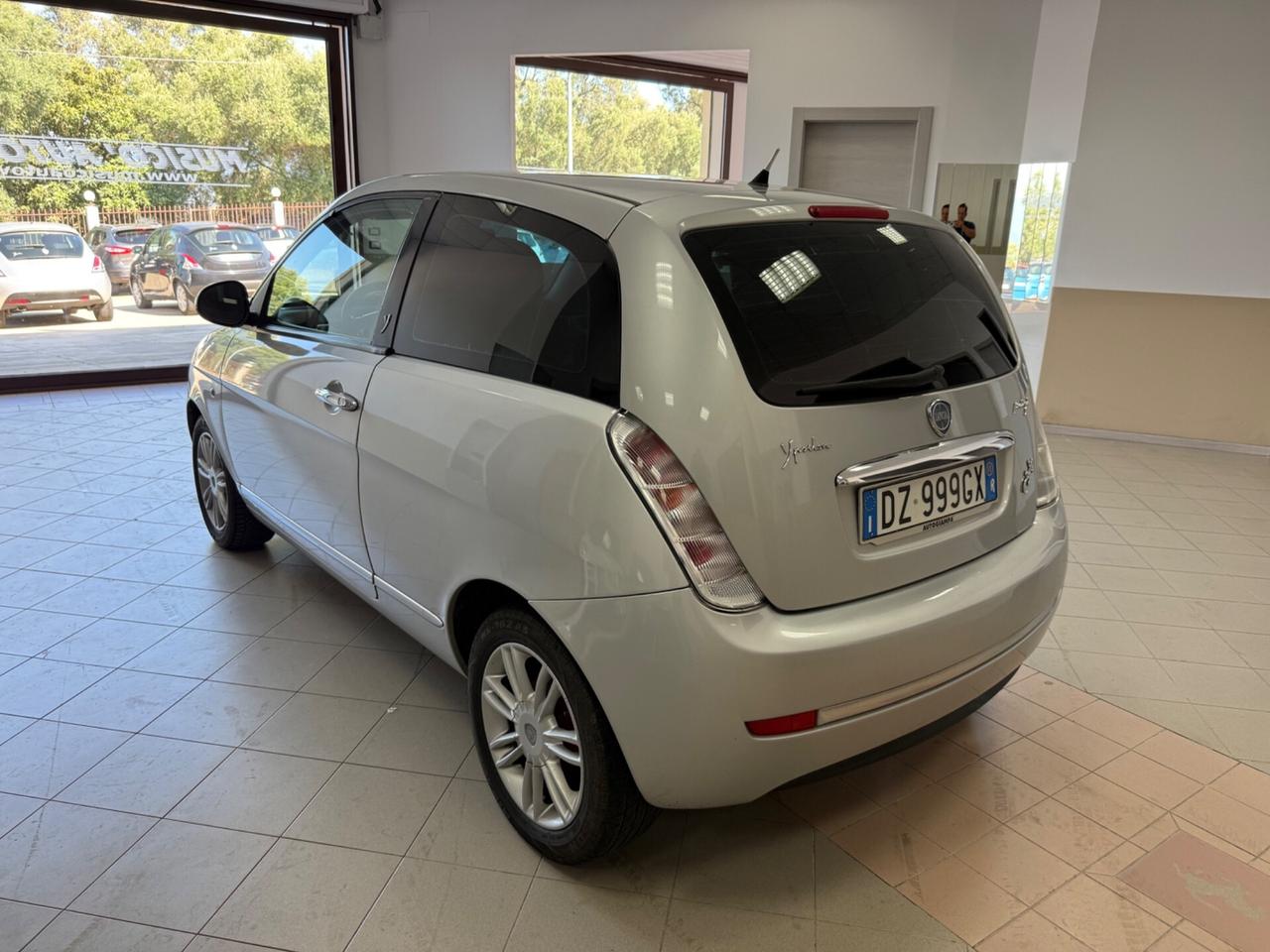 Lancia Ypsilon 1.3 MJT 75 CV Platinum