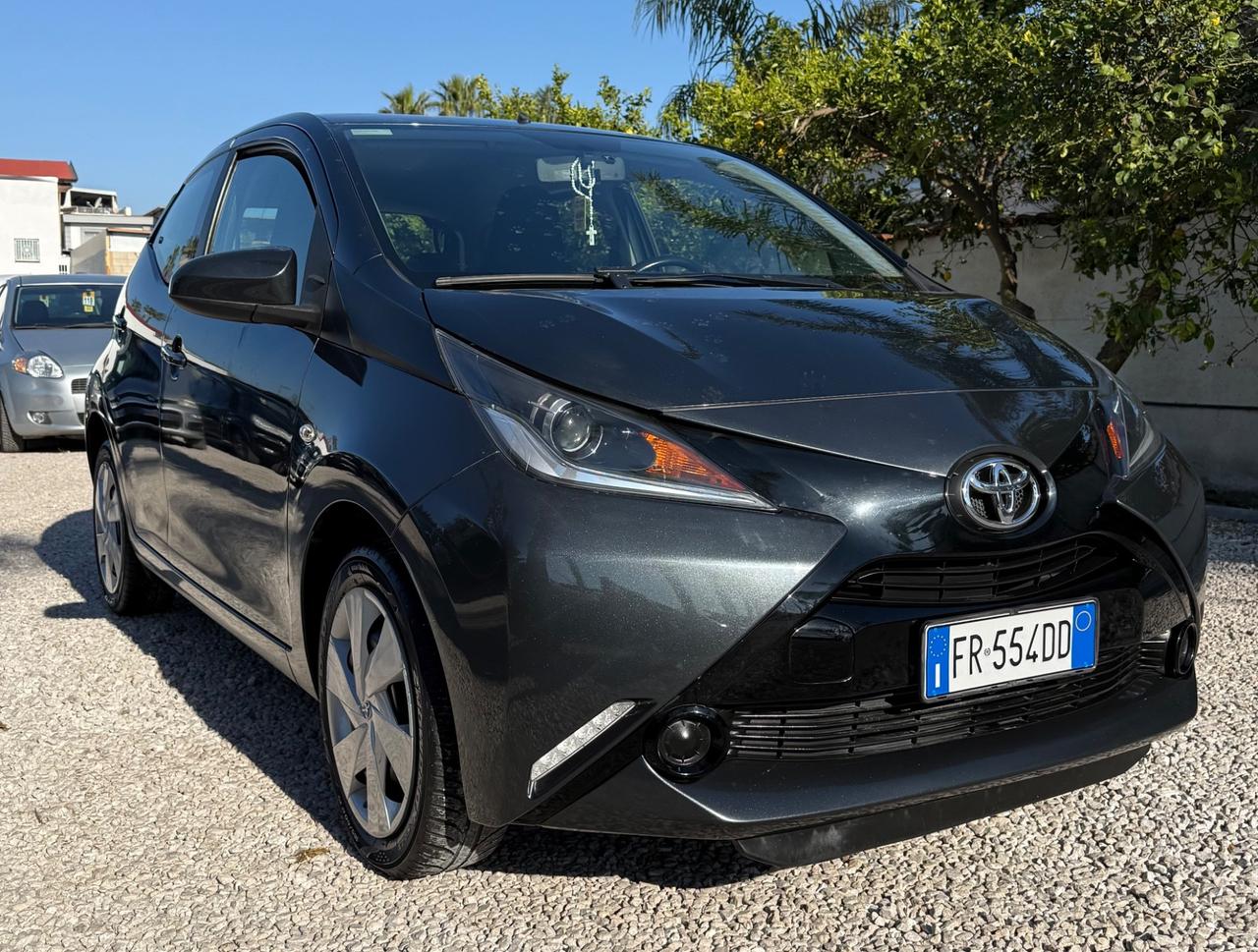 Toyota Aygo 1.0 VVT-i 69 CV 5 porte x-play TSS