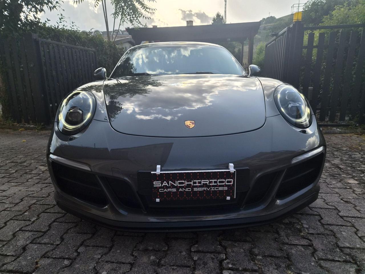 Porsche 911 3.0 Carrera 4 GTS Coupé