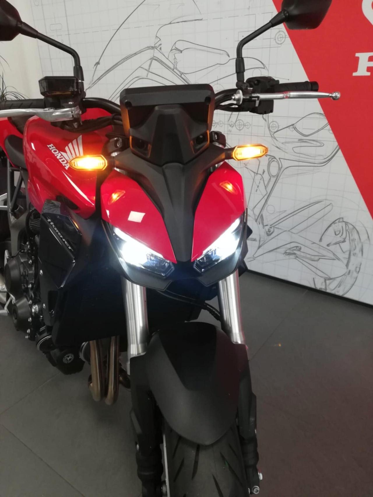 Honda CB 1000 HORNET- 2025 - 1903 KM