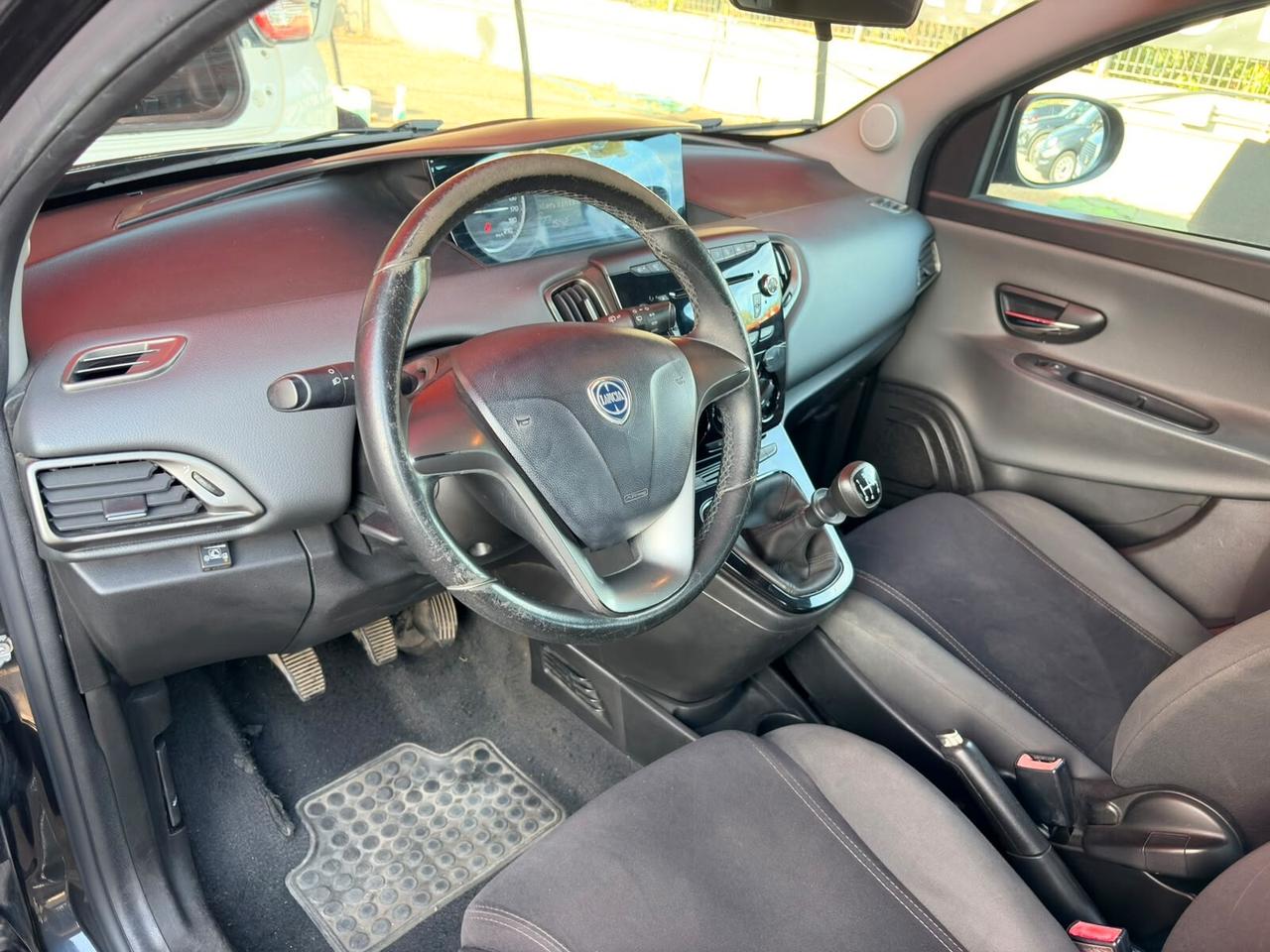 Lancia Ypsilon 1.2 69 CV 5 porte GPL Ecochic Platinum