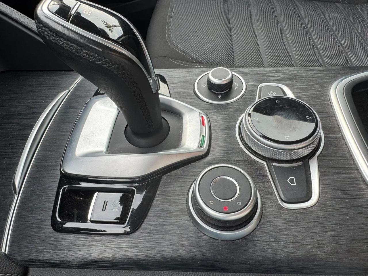 Alfa Romeo Stelvio 2.2 t Business Q4 190cv auto