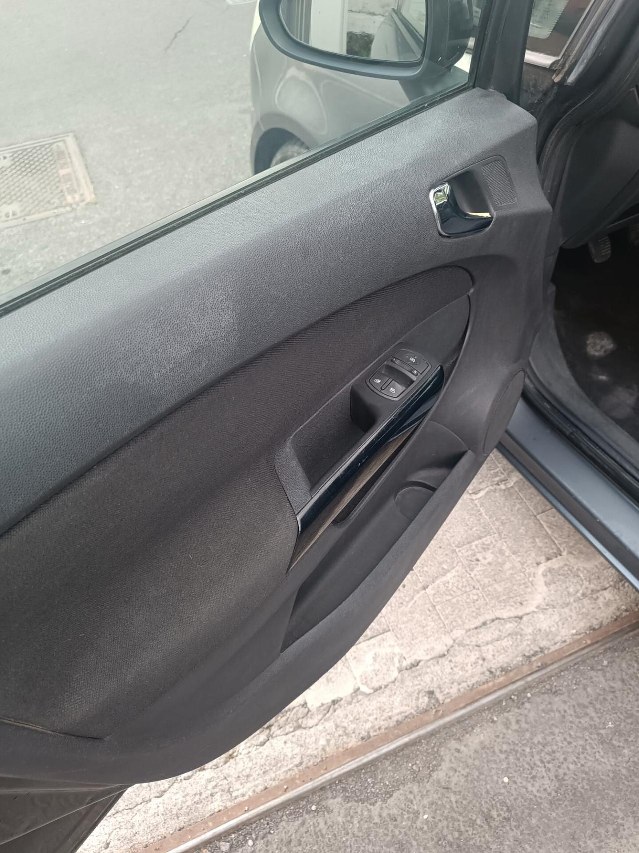 Opel Corsa 1.2 5 porte Cosmo