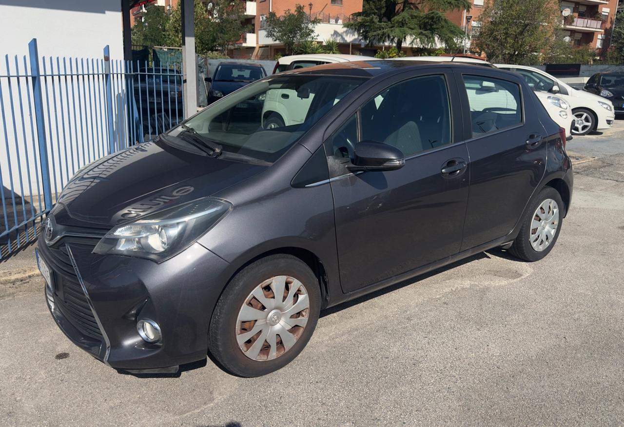 Toyota Yaris 1.3 5 porte Lounge navi telecamera full