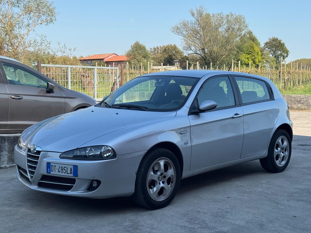 Alfa Romeo 147 1.6 16V Benzina 105 Cv 5p neopatentati