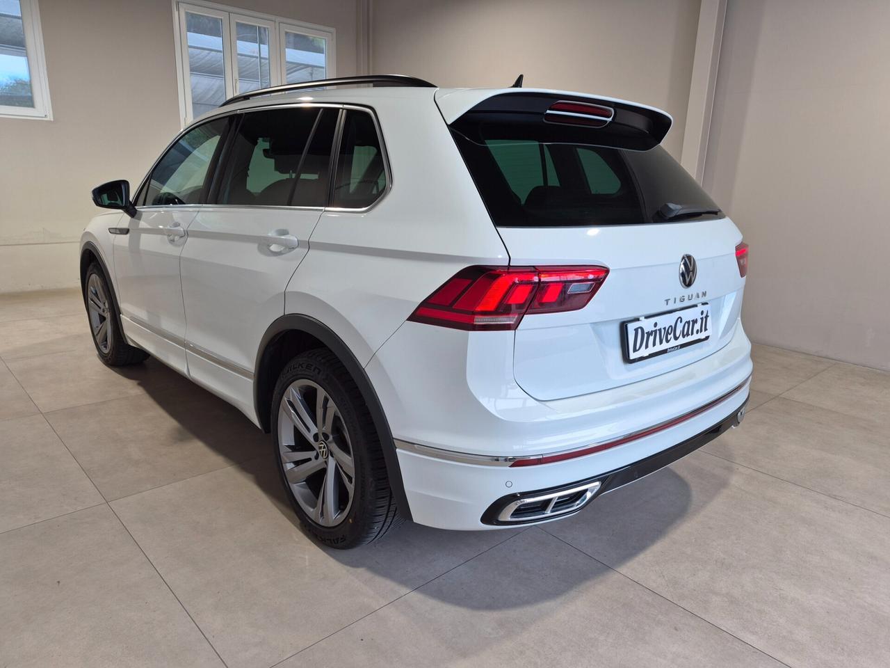 Volkswagen Tiguan 1.5 TSI R-LINE 150CV DSG LED NAVI C.19" APPLE CAR PLAY/ANDROID AUTO AMBIENT LIGHT KEYLESS ACC WIRELESS COCKPIT PRO